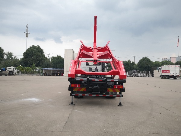 華威馳樂牌SGZ5180ZBGDF6型干粉砂漿移動(dòng)筒倉(cāng)-背罐車介紹：  【選裝液壓伸縮吊臂】